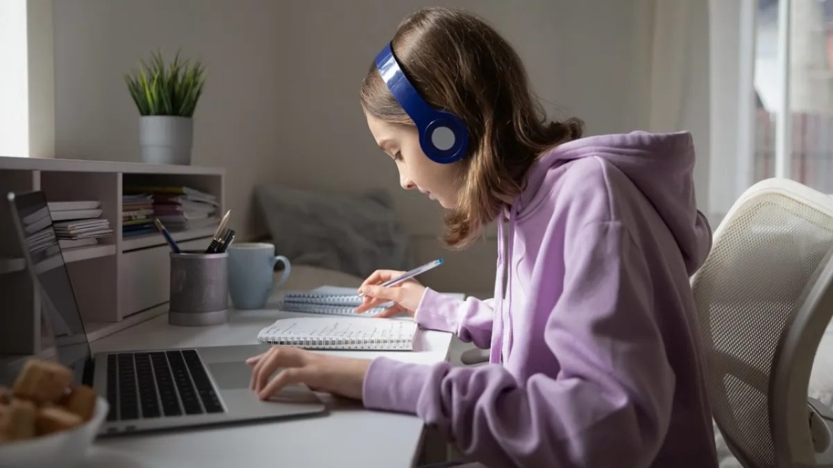 Sekolah dalam Headset: Realitas Virtual sebagai Masa Depan Ruang Belajar