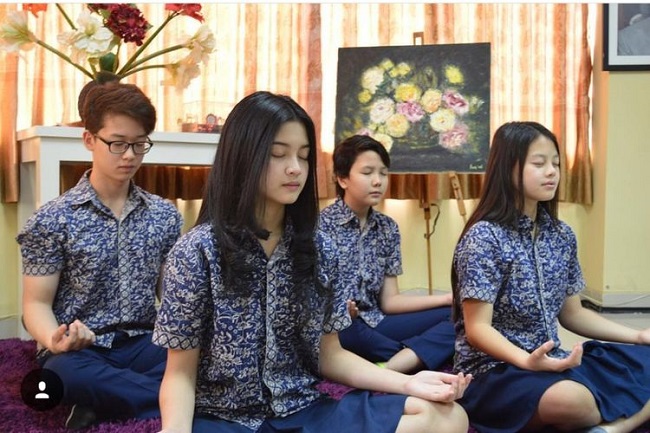 Mindfulness dan EQ: Meningkatkan Kecerdasan Emosional Siswa Digital